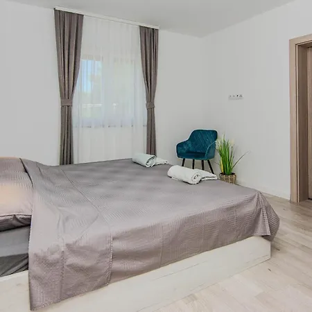 아파트 2 Bedroom Lovely Apartment In Vir