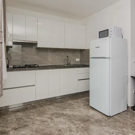 아파트 2 Bedroom Lovely Apartment In Vir *