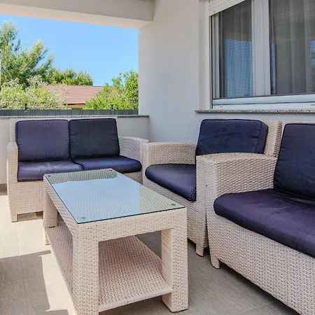 2 Bedroom Lovely Apartment In Vir